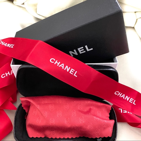 CHANEL SUNGLASSES - Picture 2 of 8